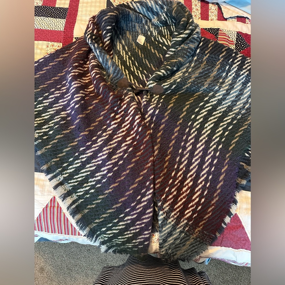 Adorable shrug sweater! High back neck